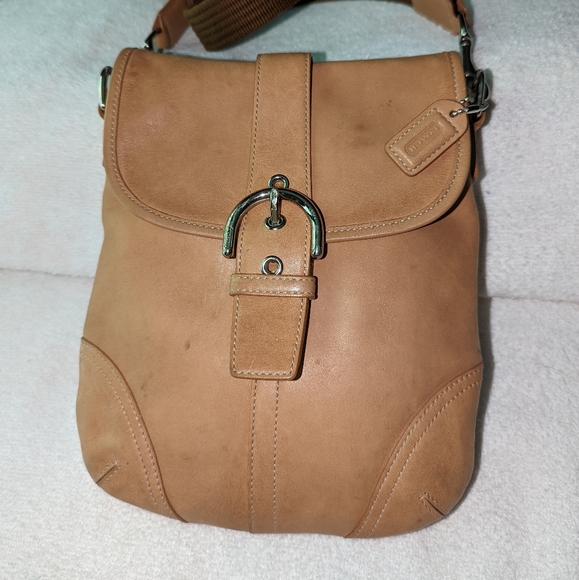 Coach tan leather crossbody bag. - Picture 1 of 13